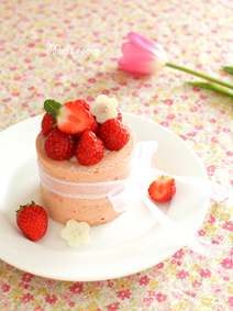 ピンクのロールケーキ　まかないロールケーキ　レシピ