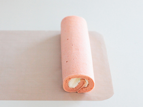 苺のシフォンロールケーキ　練乳ミルククリーム　レシピ
