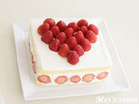 デコレーションケーキの作り方/苺をハート型に並べる